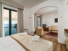 Willkommen in Eurem Hotel in Gardone Riviera! Willkommen in Eurem Hotel in Gardone Riviera!
