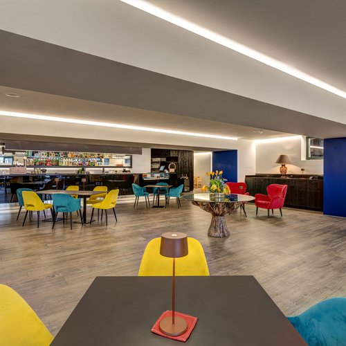 Il bistrò del nostro albergo con piscina sul Lago di Garda Il bistrò del nostro albergo con piscina sul Lago di Garda