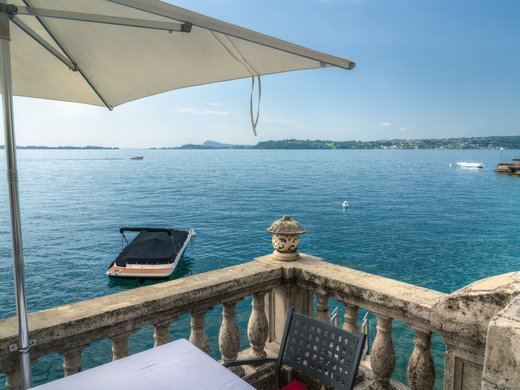Lavoro + vacanze nel nostro b&b a Gardone Riviera Lavoro + vacanze nel nostro b&b a Gardone Riviera