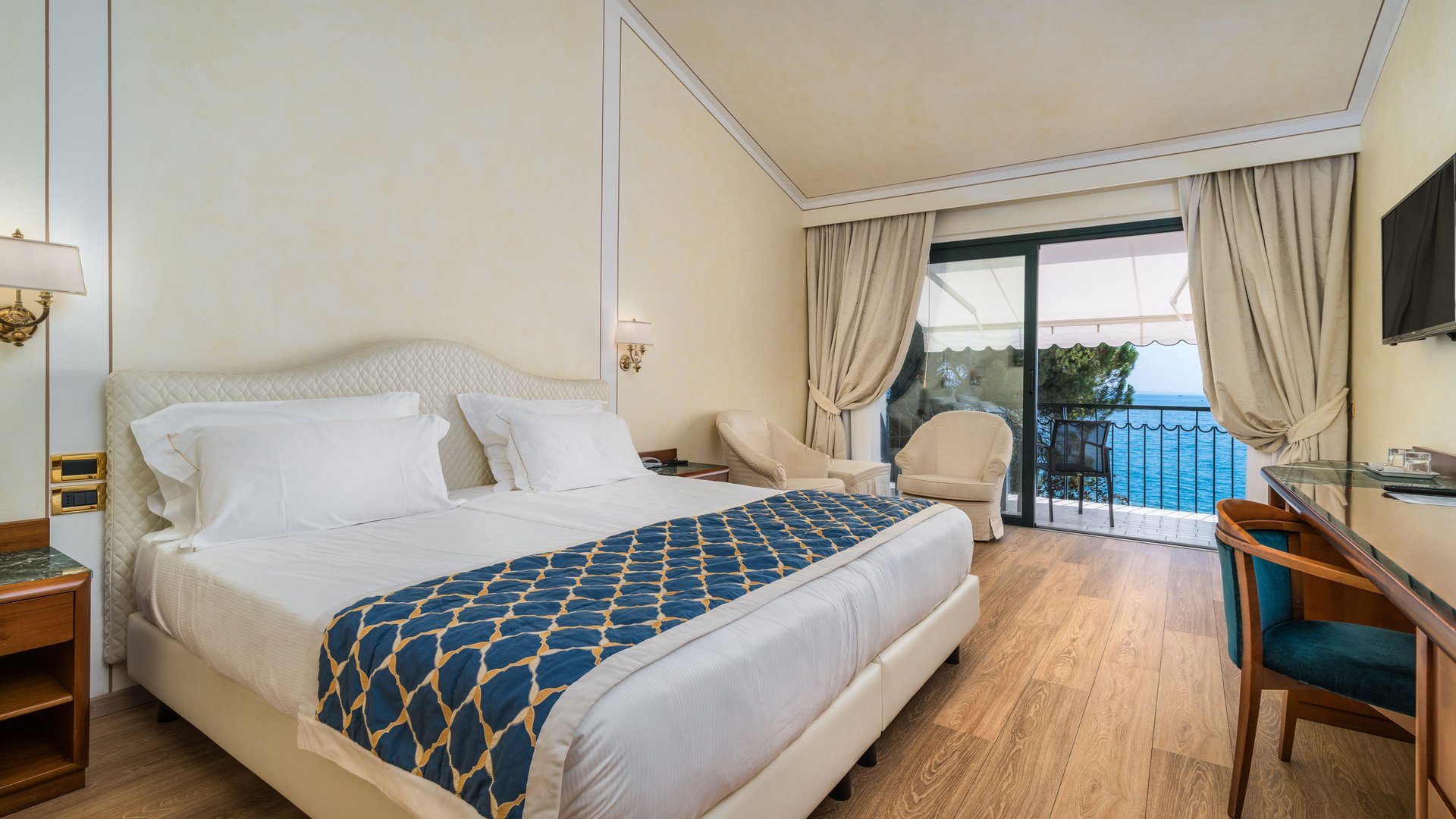 Una vista lago da fiaba Benvenuti nel vostro hotel a Gardone Riviera!