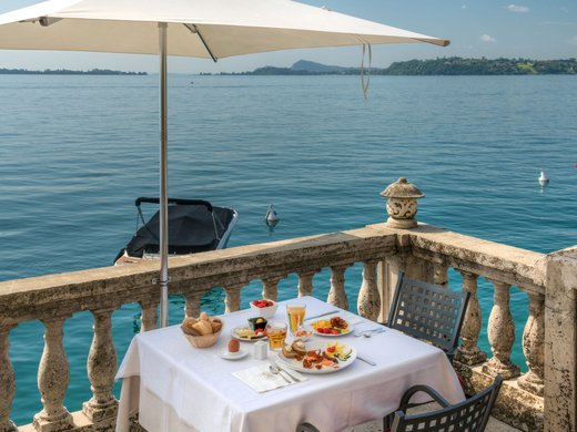 A charming bed and breakfast concept in Gardone Riviera A charming bed and breakfast concept in Gardone Riviera