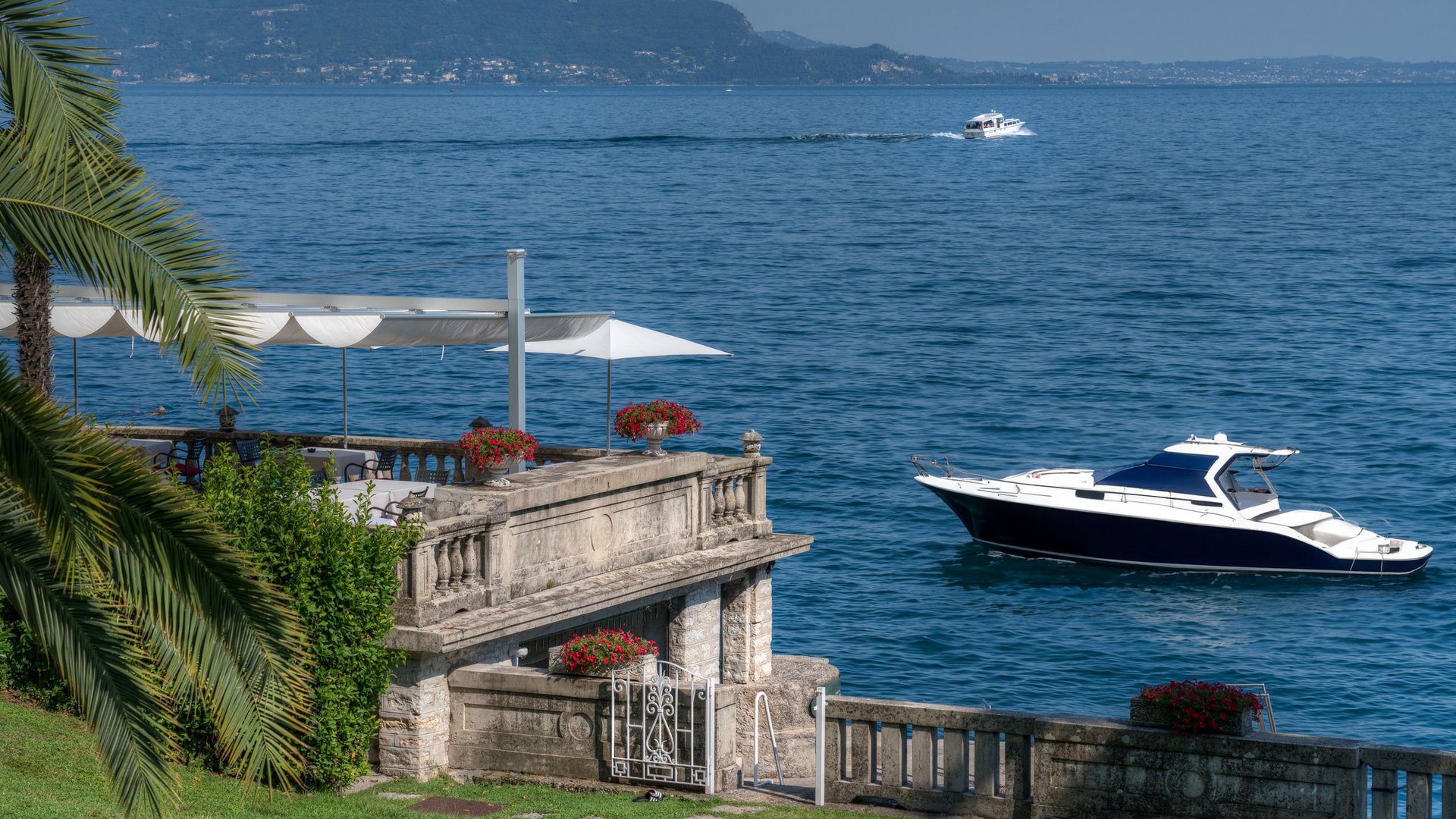 Un incantevole hotel a Gardone Riviera con piscina Un incantevole hotel a Gardone Riviera con piscina