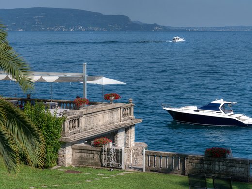 Unzählige Wasseraktivitäten am Gardasee Unzählige Wasseraktivitäten am Gardasee