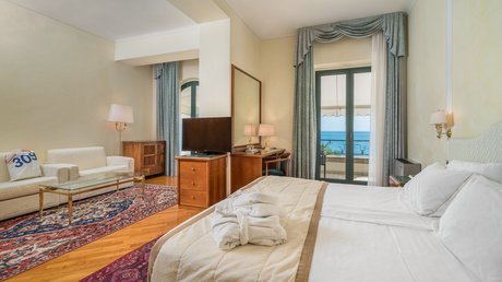 The prettiest pictures of Villa Capri and surroundings The prettiest pictures of Villa Capri and surroundings