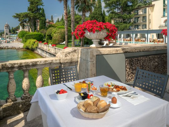 A charming bed and breakfast concept in Gardone Riviera A charming bed and breakfast concept in Gardone Riviera