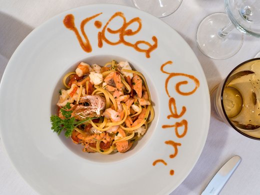 Benvenuti nel vostro hotel a Gardone Riviera! Benvenuti nel vostro hotel a Gardone Riviera!