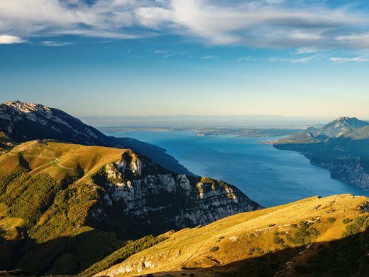 Un incantevole hotel a Gardone Riviera con piscina Un incantevole hotel a Gardone Riviera con piscina