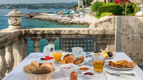 The prettiest pictures of Villa Capri and surroundings The prettiest pictures of Villa Capri and surroundings