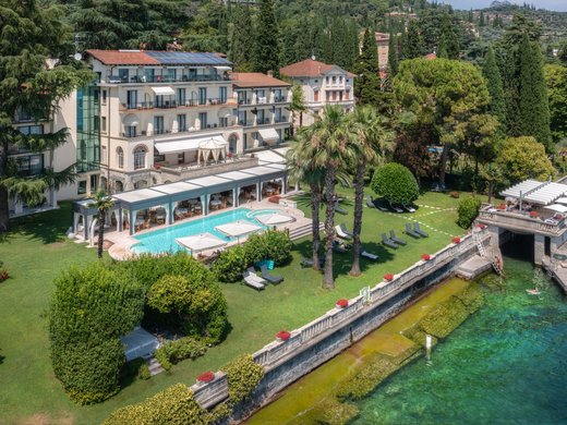 Villa Capri – Gardasee: ein Hotel am Strand Villa Capri – Gardasee: ein Hotel am Strand
