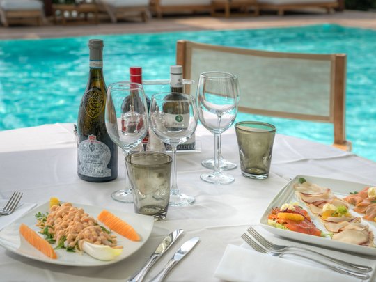 Il bistrò del nostro albergo con piscina sul Lago di Garda Il bistrò del nostro albergo con piscina sul Lago di Garda